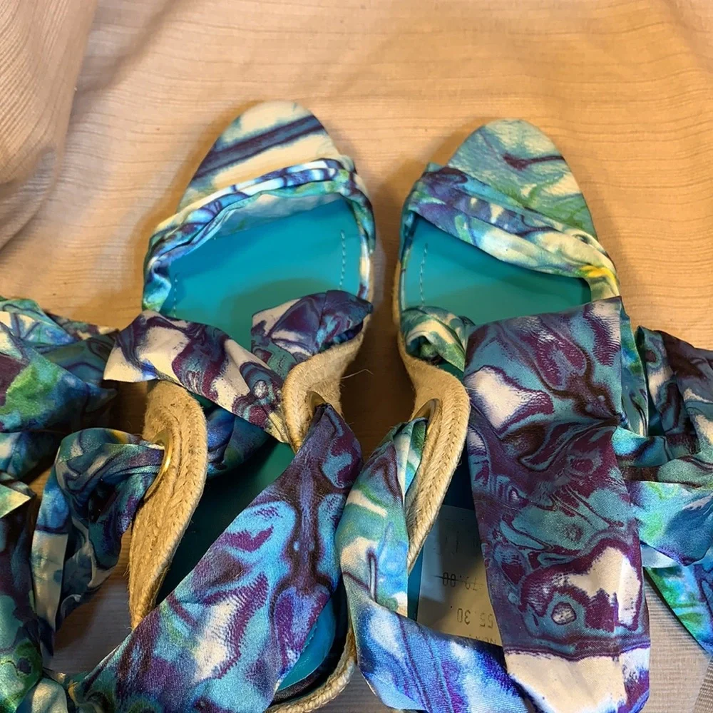 BCBG Generation NWT wedge silky wrap around scarf